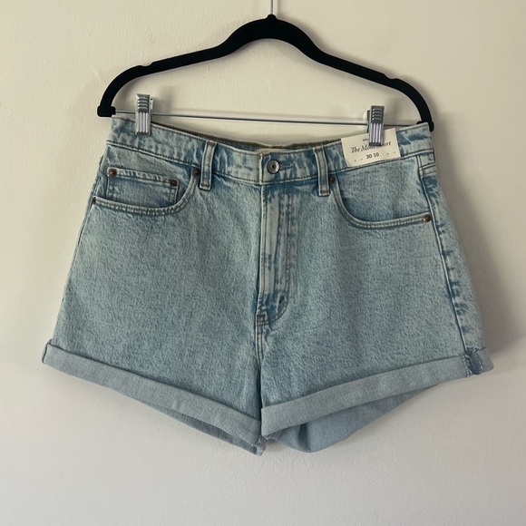 Abercrombie The Mom High Rise Light Wash Denim Jean Shorts Size 30 NWT - Picture 1 of 8